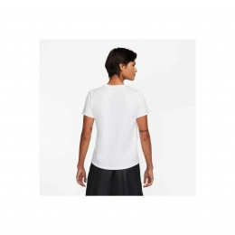 Nike Sportswear Essential Kadın Beyaz Kısa Kollu Tişört (DX7906-100)