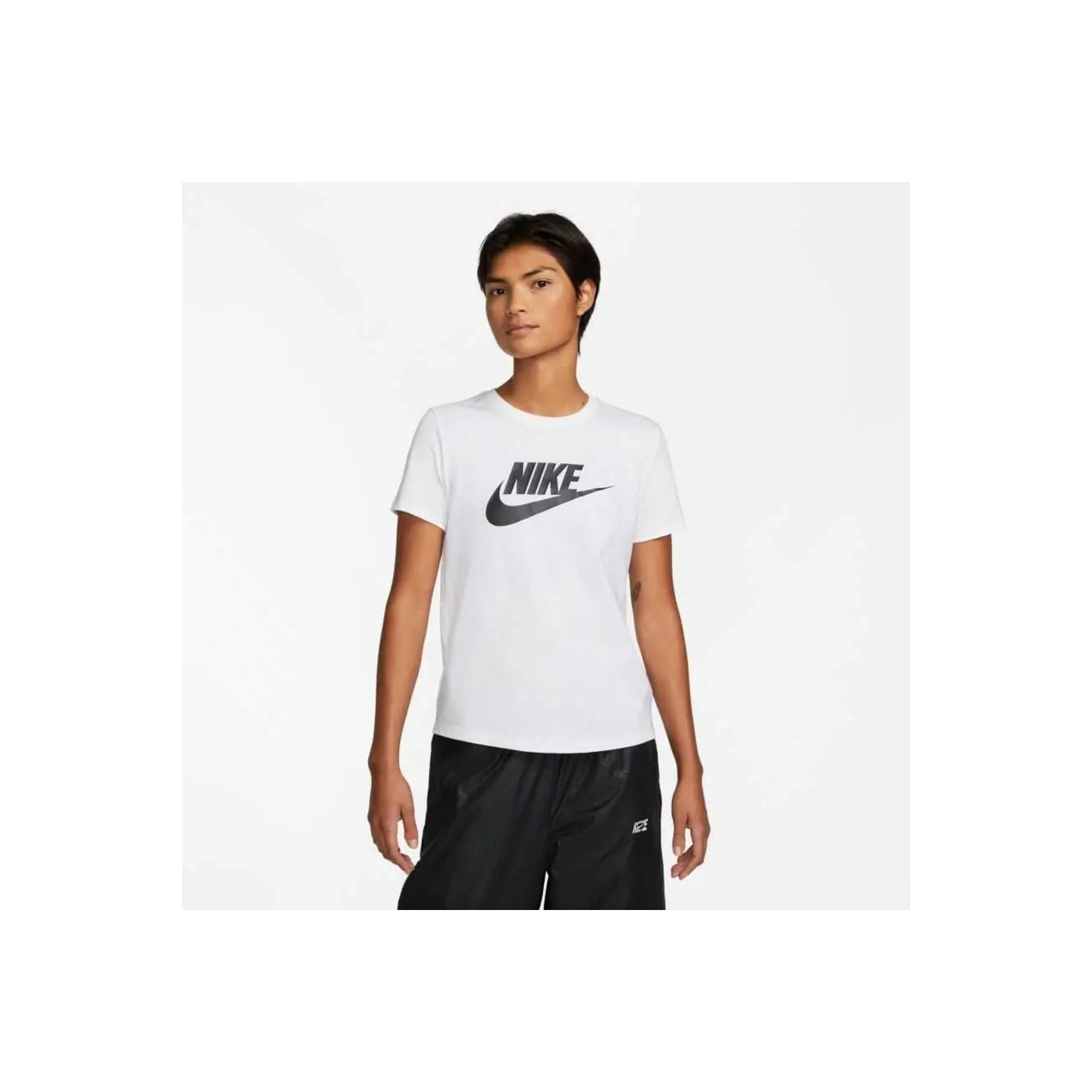 Nike Sportswear Essential Kadın Beyaz Kısa Kollu Tişört (DX7906-100)