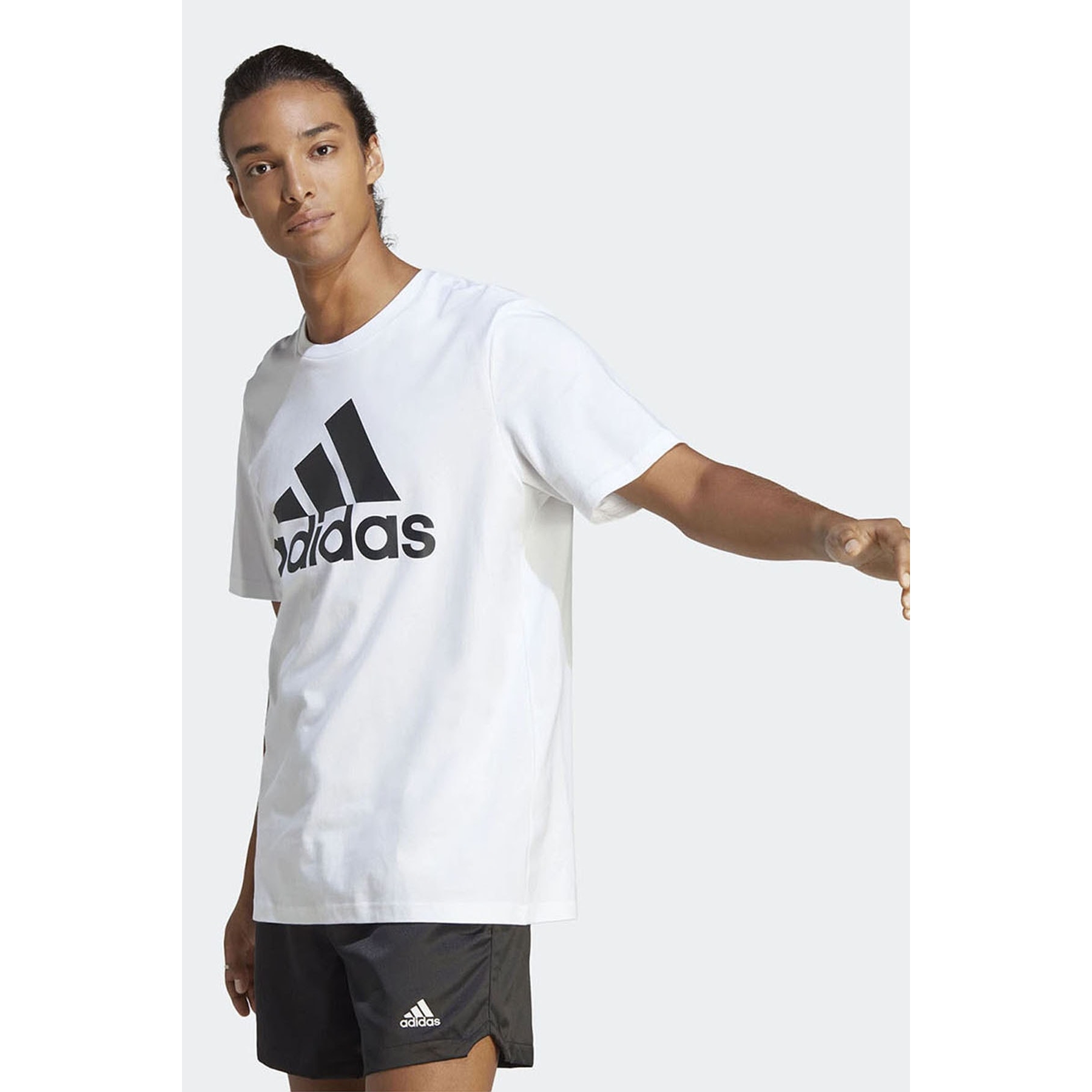 adidas Erkek Beyaz Kısa Kollu Tişört (IC9349)