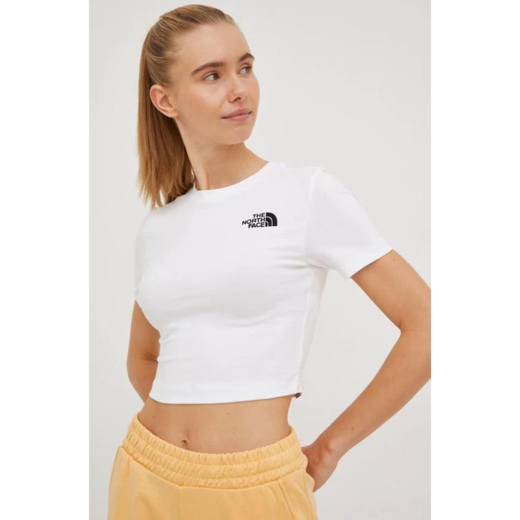 The North Face Crop S/S Kadın Beyaz Tişört (NF0A55AOFN41)