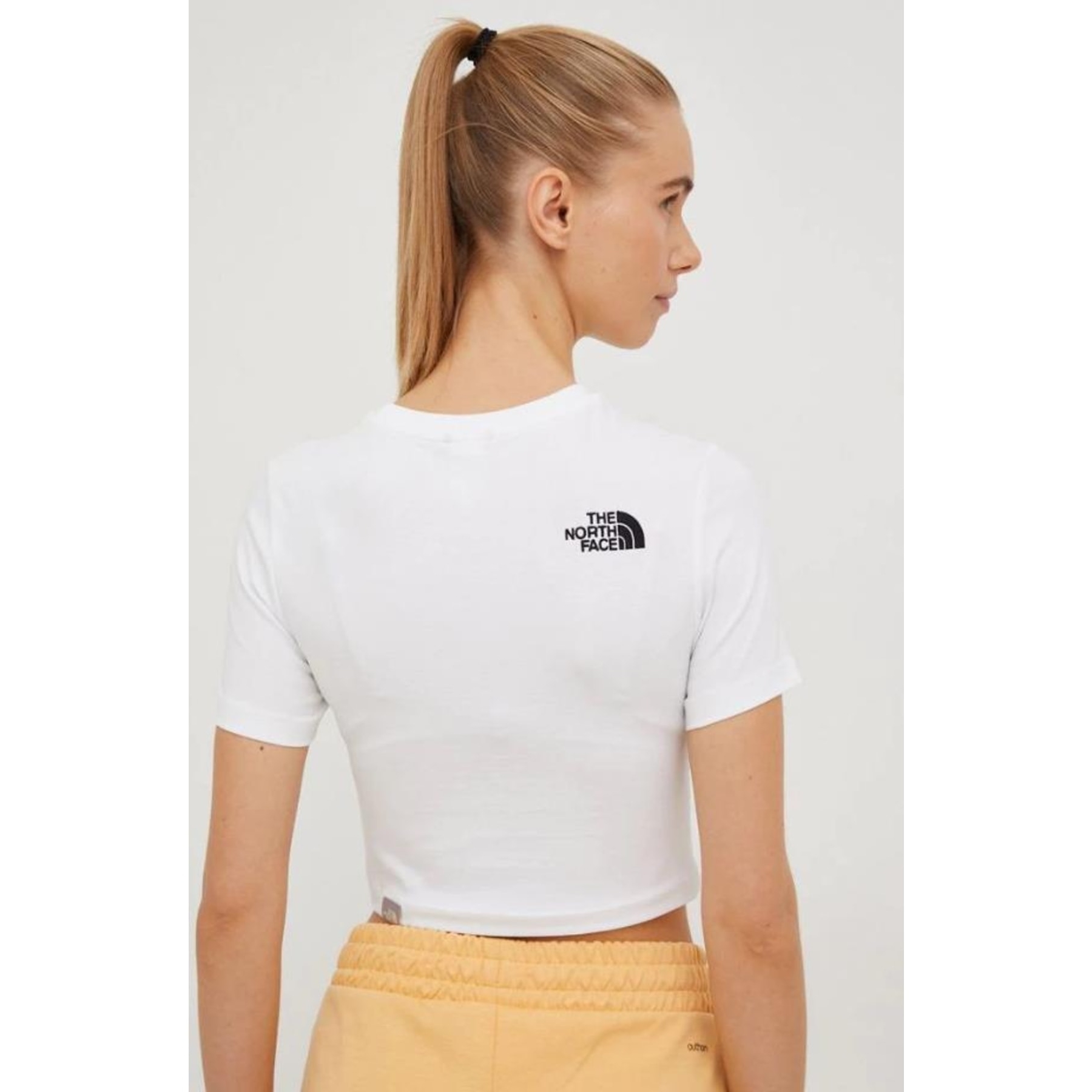 The North Face Crop S/S Kadın Beyaz Tişört (NF0A55AOFN41)