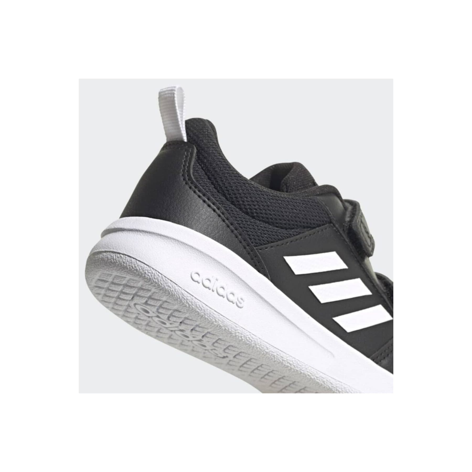 s24042 adidas